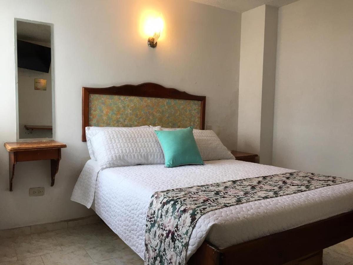 Hotel Armont Calarca Bagian luar foto