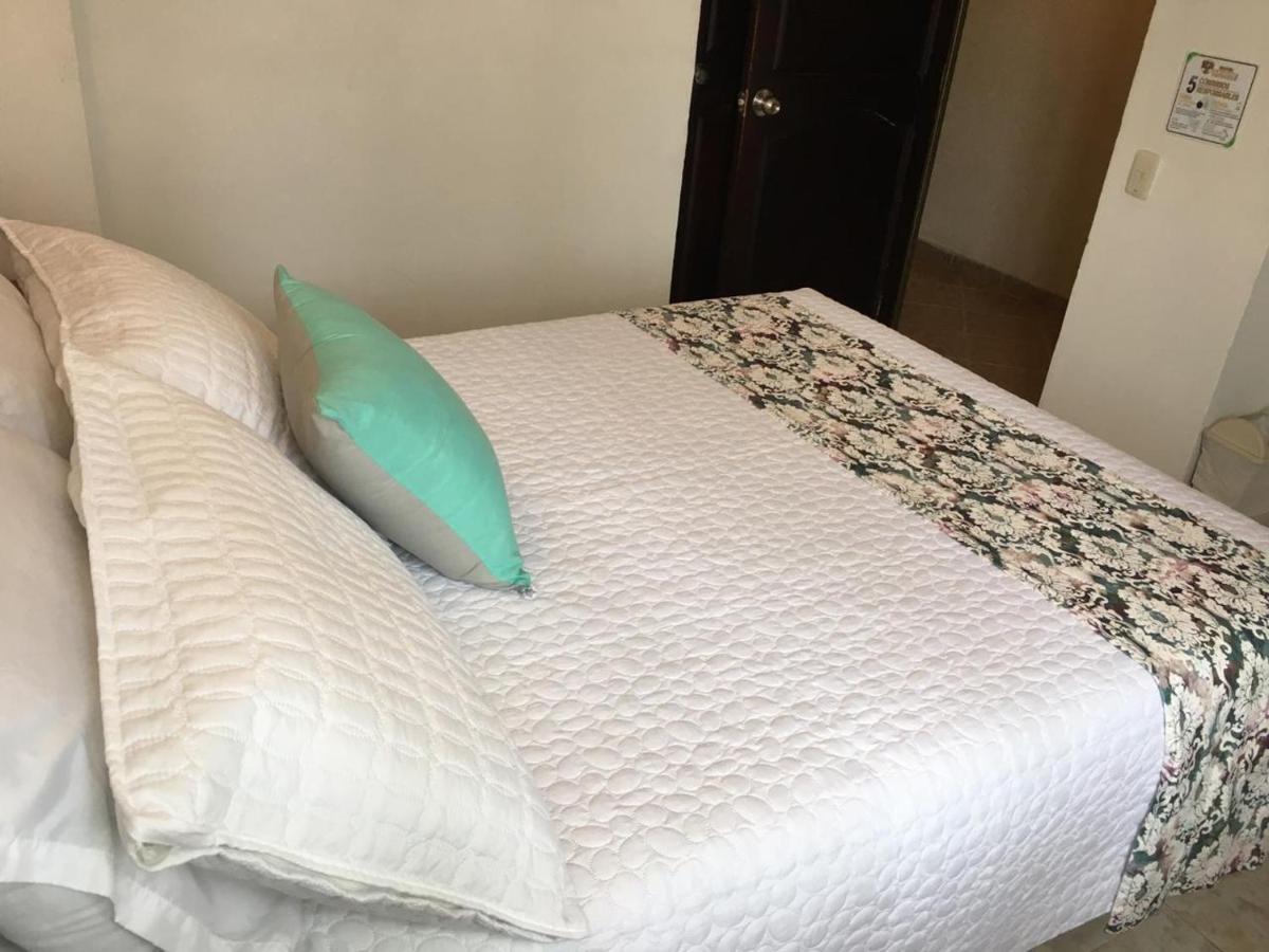 Hotel Armont Calarca Bagian luar foto